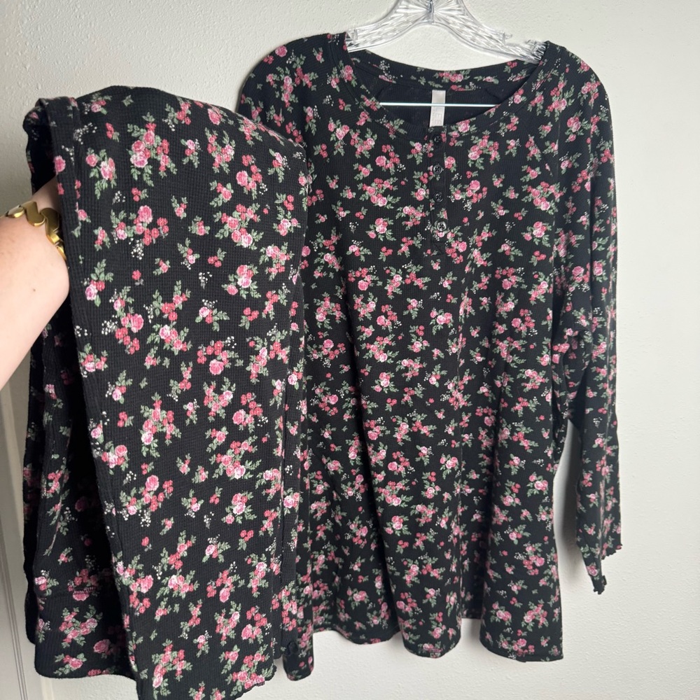 Cacique Sleep Black and Pink Floral Blouse‎ thermal Pajama PJ set